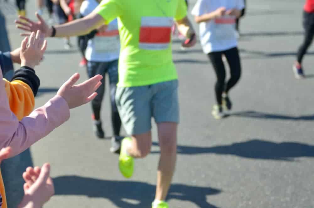 a group of people running in a marathon